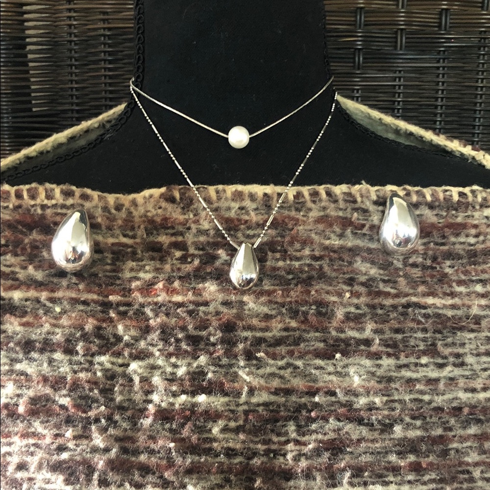 Elegant Silver Teardrop Necklace Set